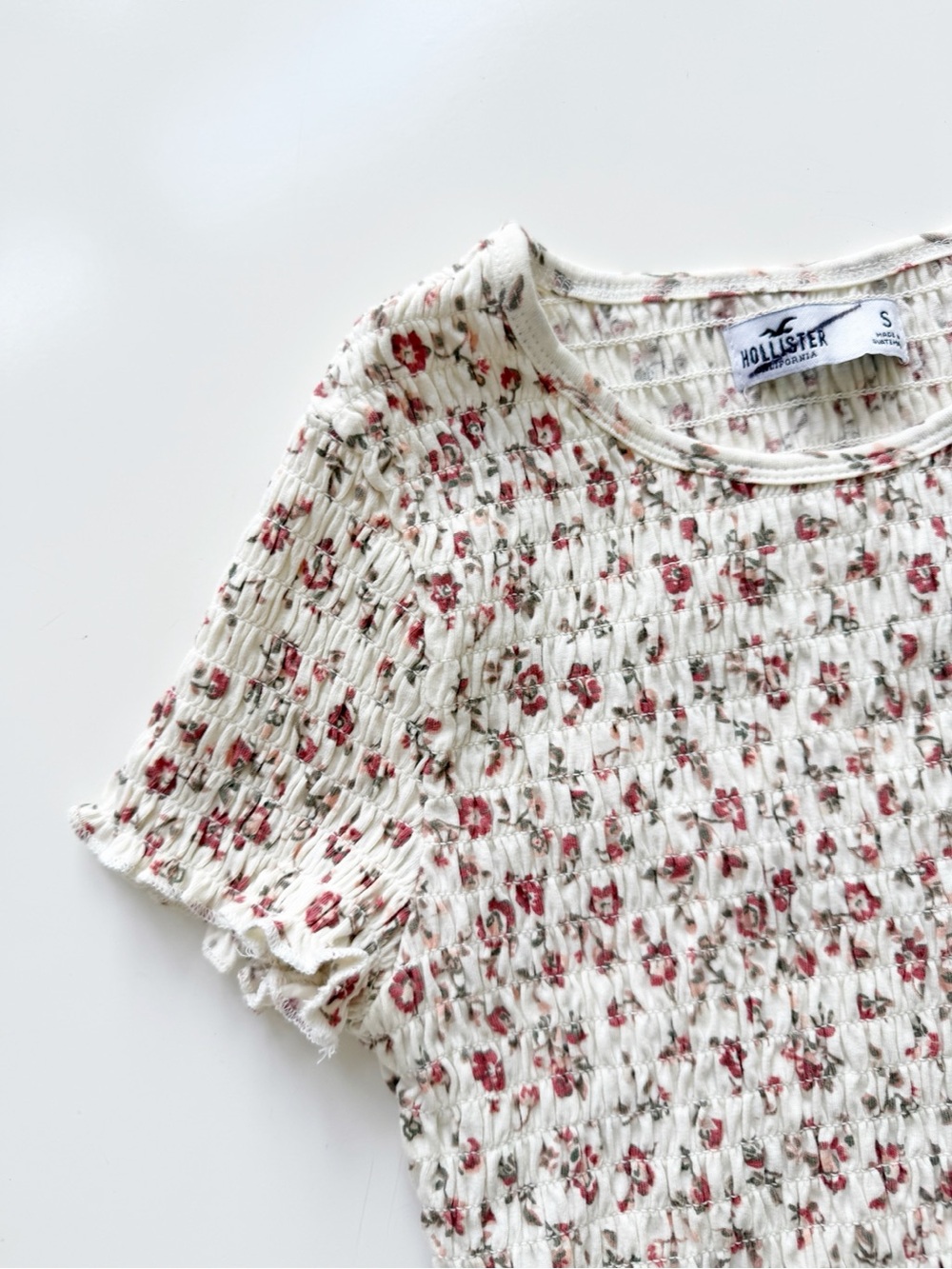 Hollister Smocked Floral Top Size Small - Picture 2 of 6